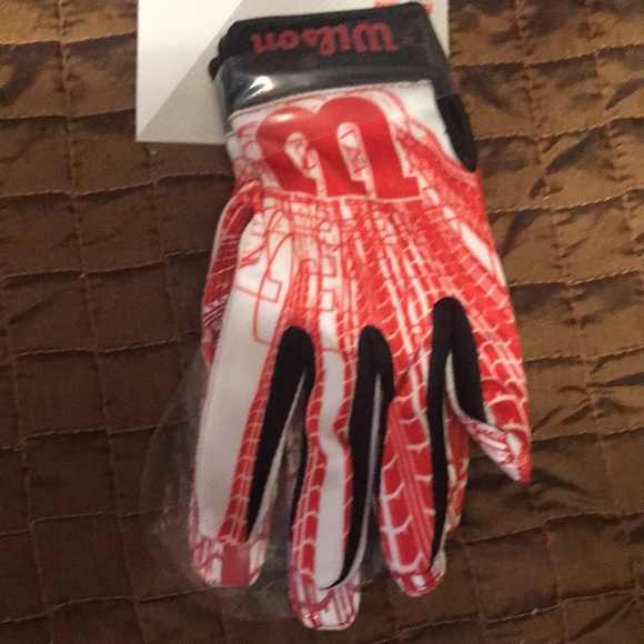 Wilson NEW NFL football receiver gloves sticky ball performance wear training - Picture 3 of 8